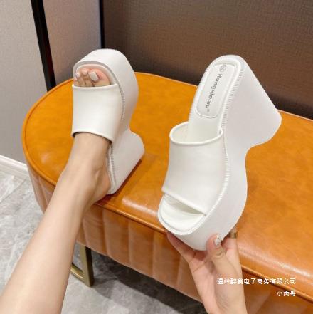 Graceful Orthopedic Sandals for Modern Look