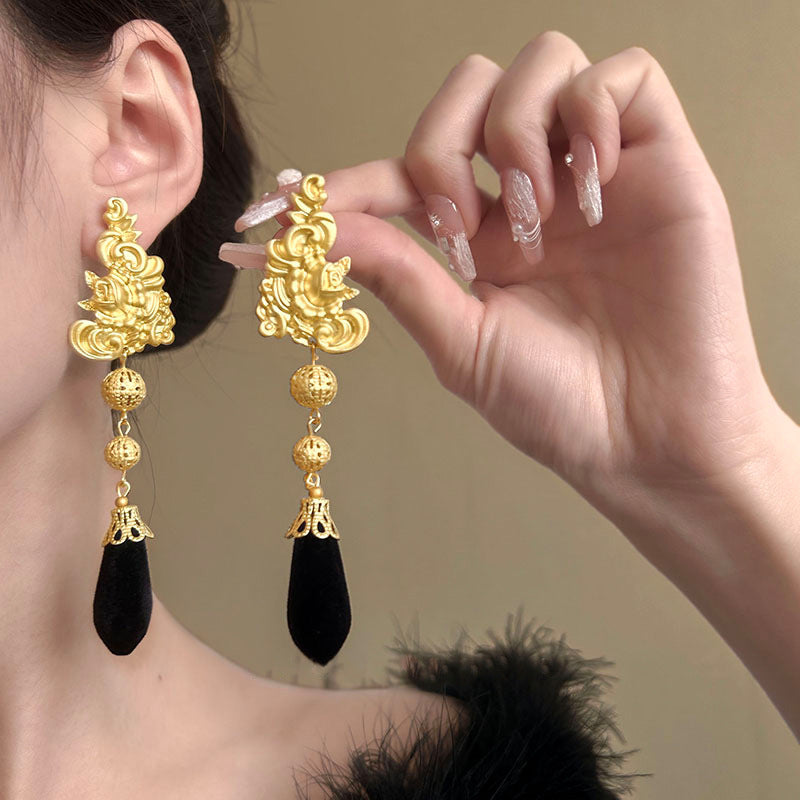 Beautiful Gold Earring with Unique Style
