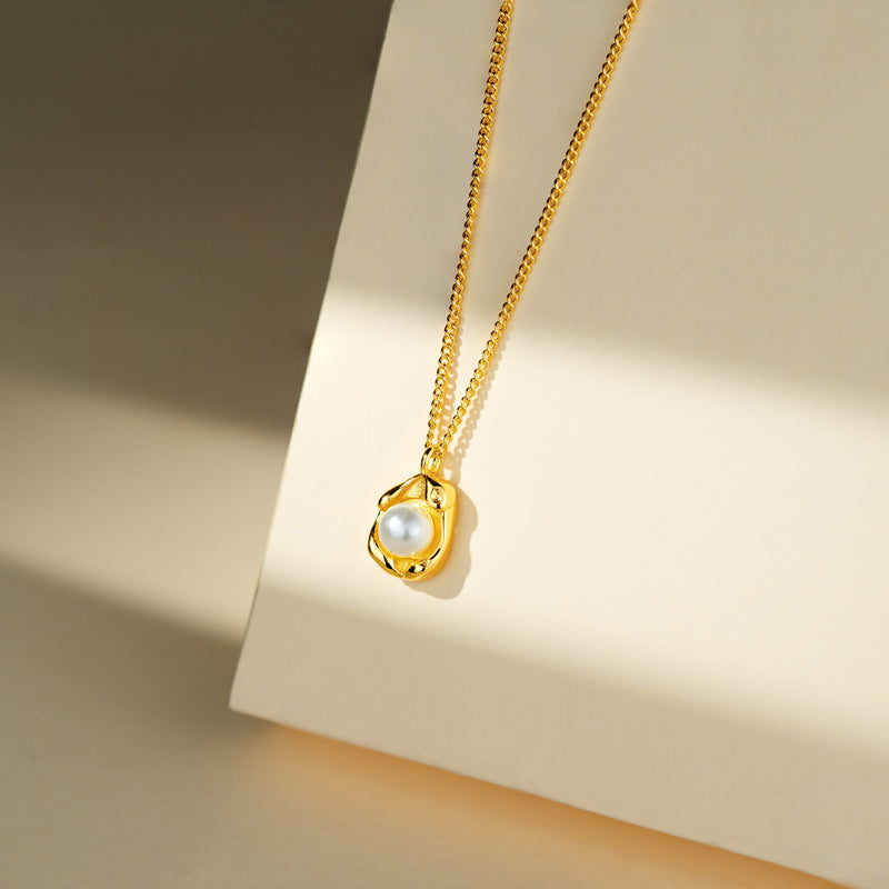 Classic Pearl Necklace with Timeless Appeal