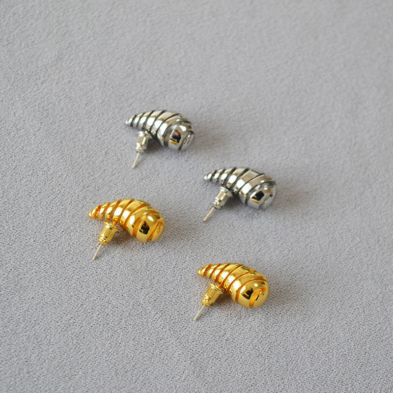 Charming Gold Earring for Any Occasion