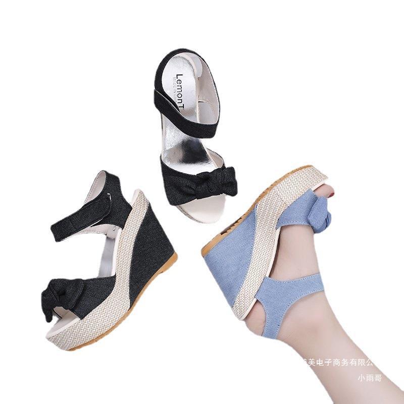 Chic Orthopedic Sandals with Unique Design