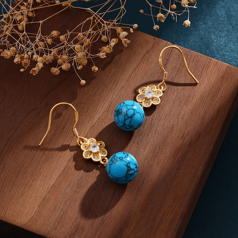 Classic Gold Earring with Timeless Appeal