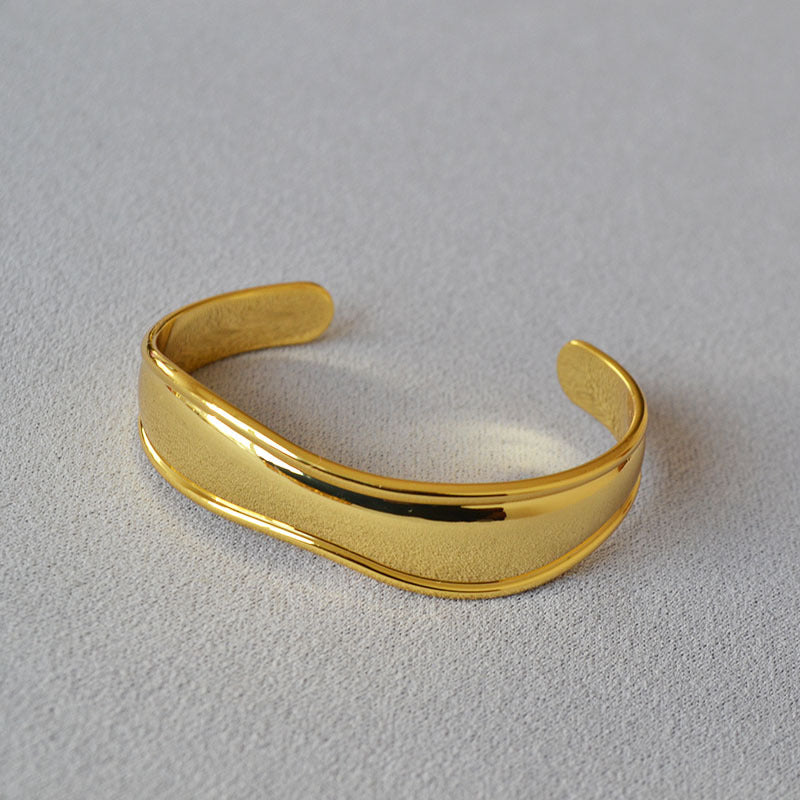 Stunning Gold Bracelet for Daily Wear