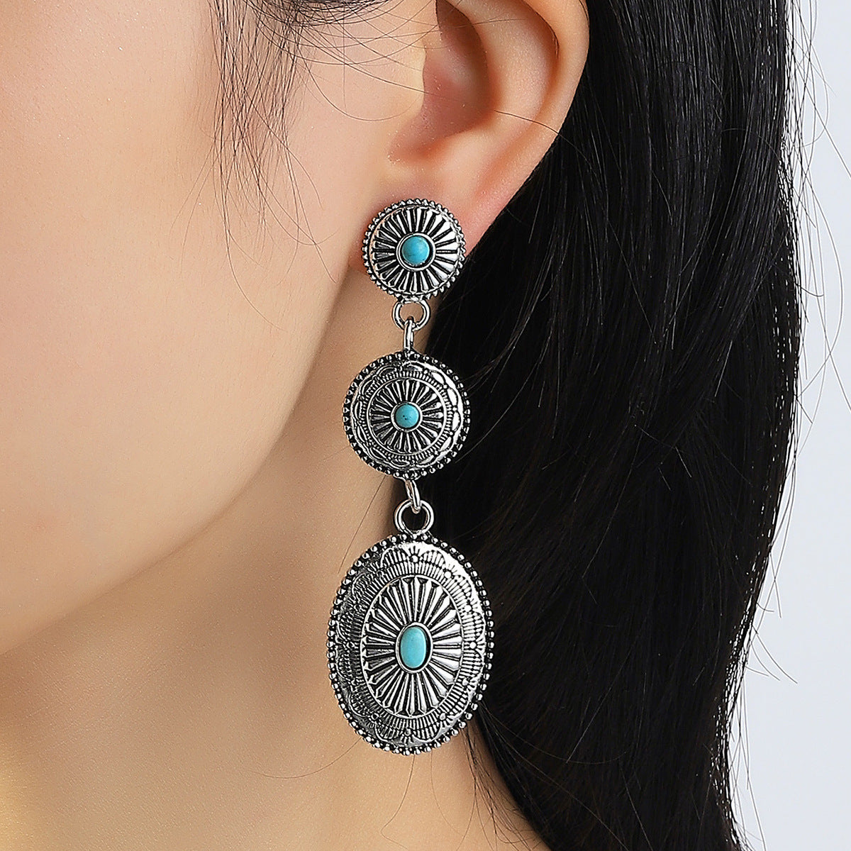 Charming Silver Earring for Any Occasion