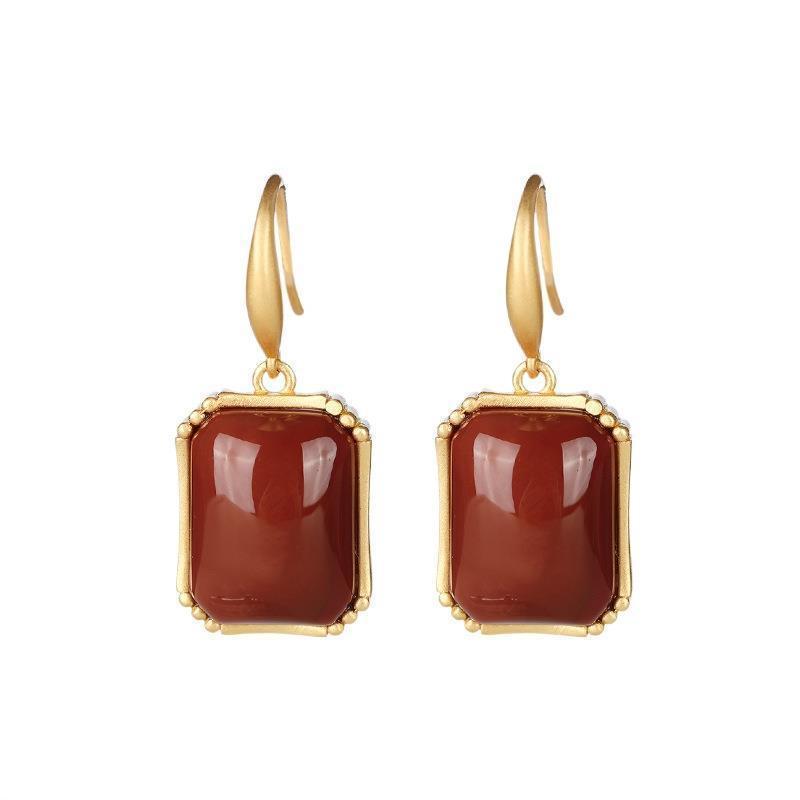 Romantic Gold Earring for Special Moments