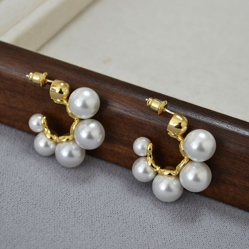 Charming Gold Earring for Any Occasion
