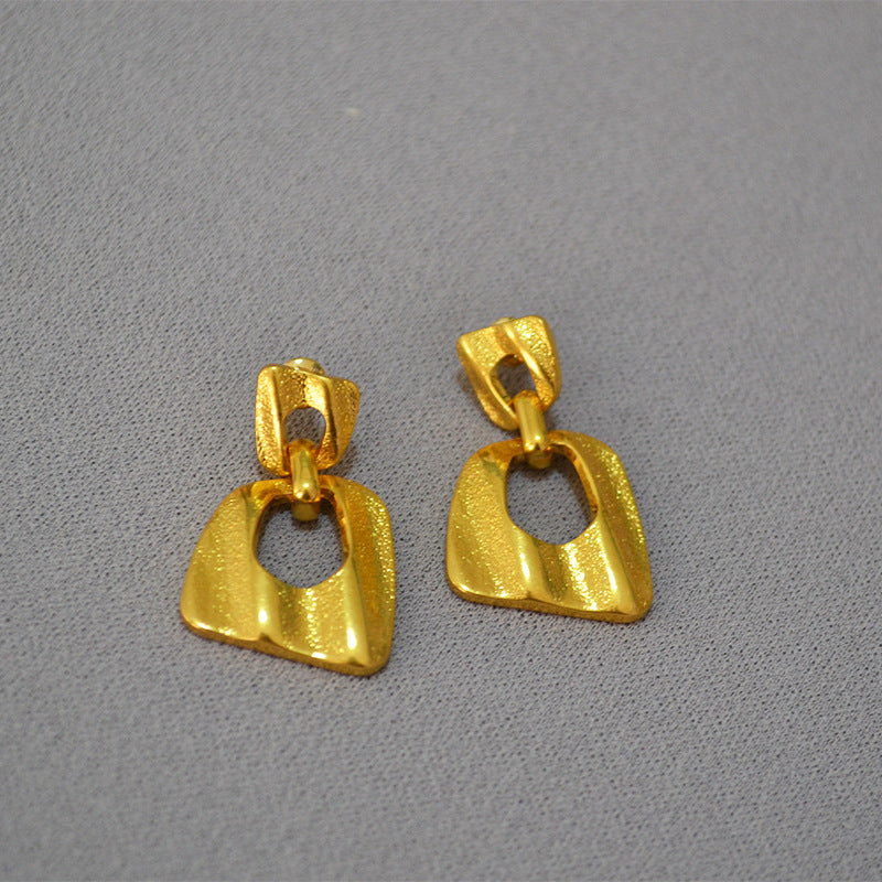 Elegant Gold Earring for Every Occasion