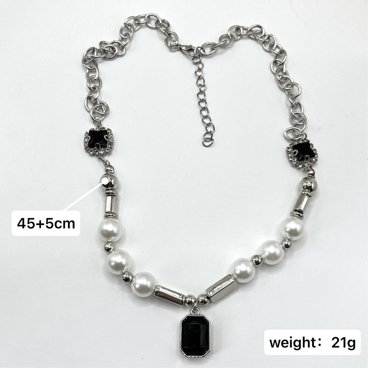 Beautiful Pearl Necklace with Unique Style