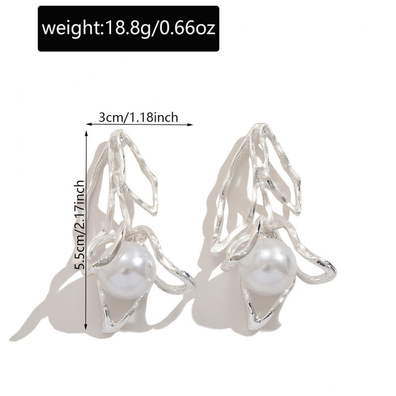 Classic Pearl Earring with Timeless Appeal