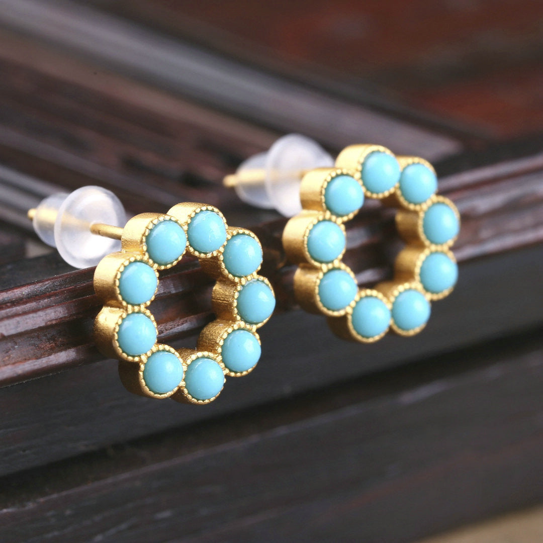 Beautiful Gold Earring with Unique Style