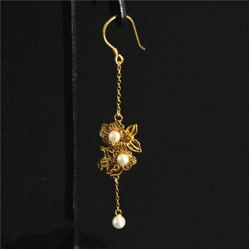 Stunning Gold Earring for Daily Wear