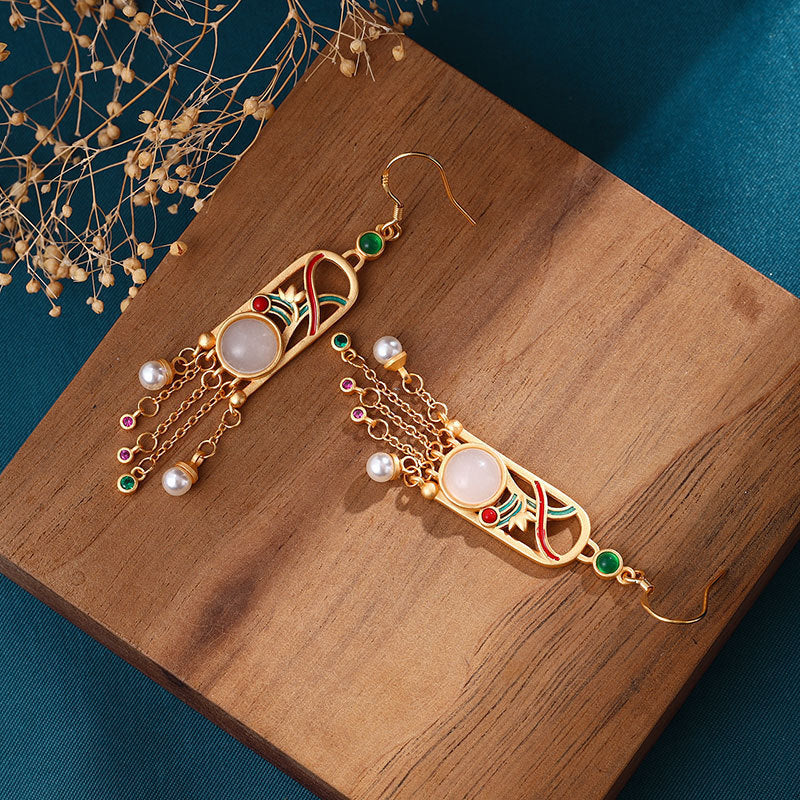 Classic Gold Earring with Timeless Appeal