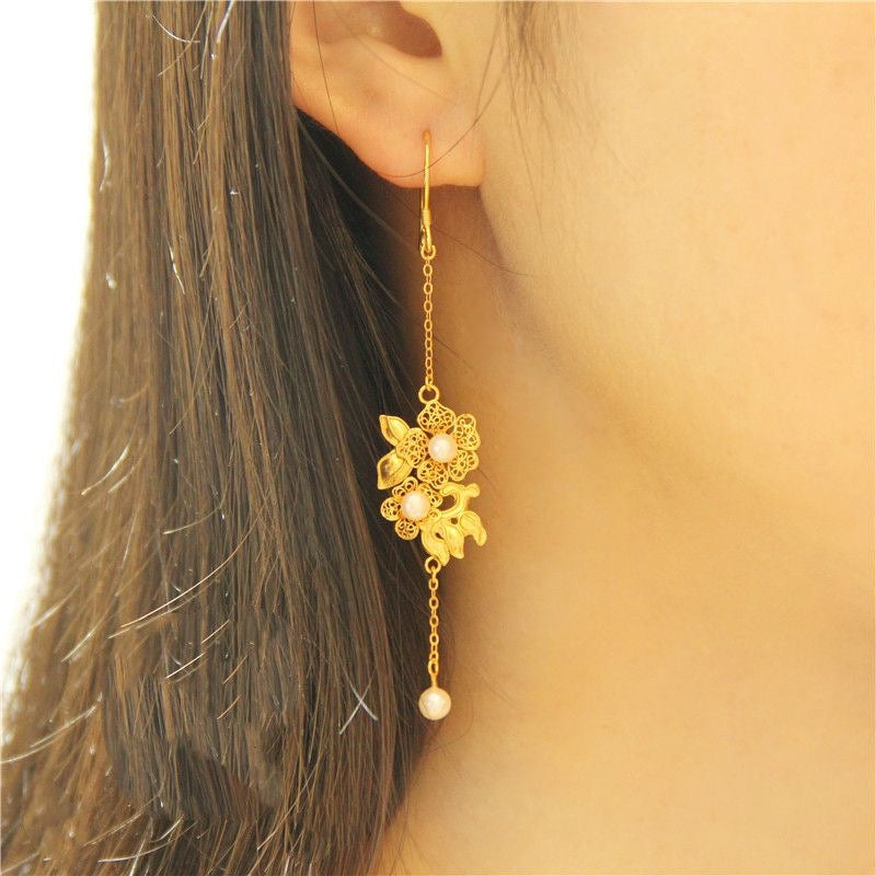 Stunning Gold Earring for Daily Wear