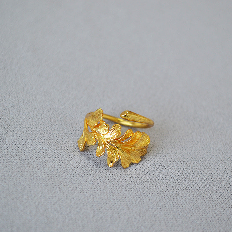 Classic Gold Ring with Timeless Appeal