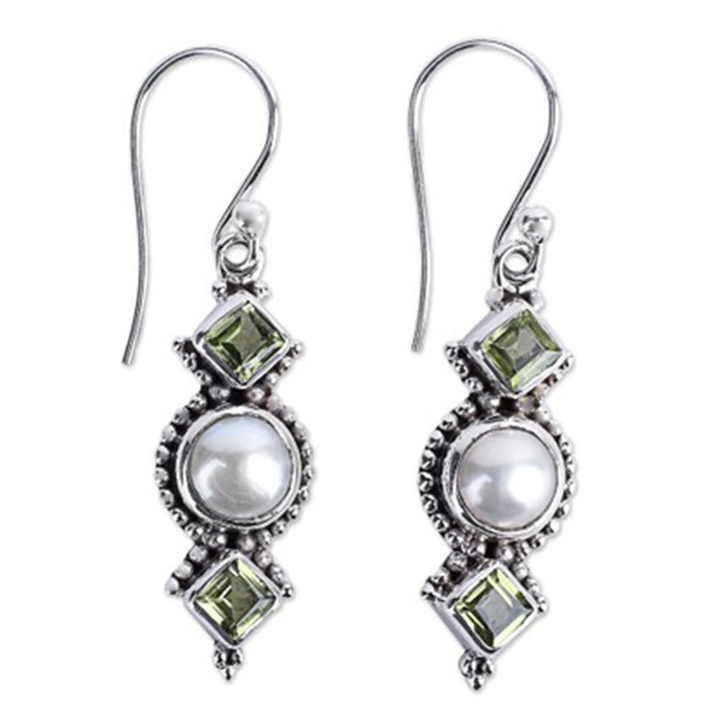 Charming Silver Earring for Any Occasion