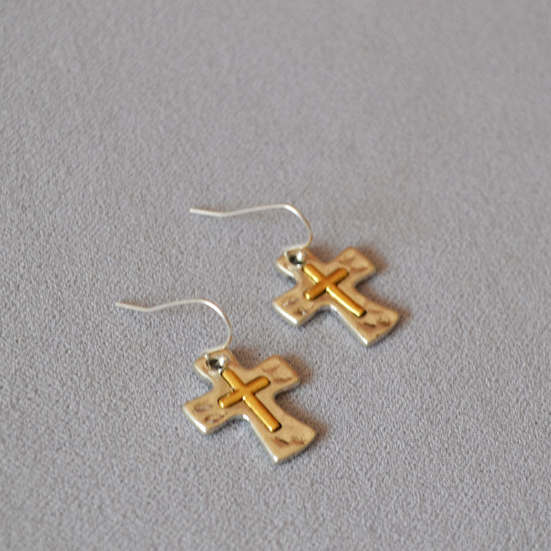 Romantic Gold Earring for Special Moments