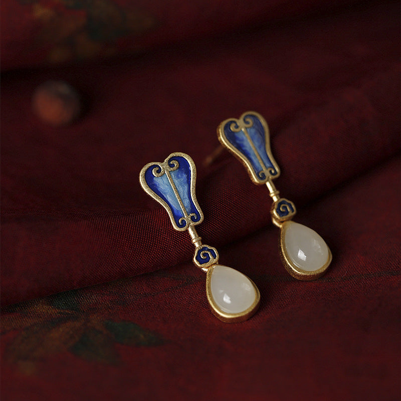Classic Gold Earring with Timeless Appeal