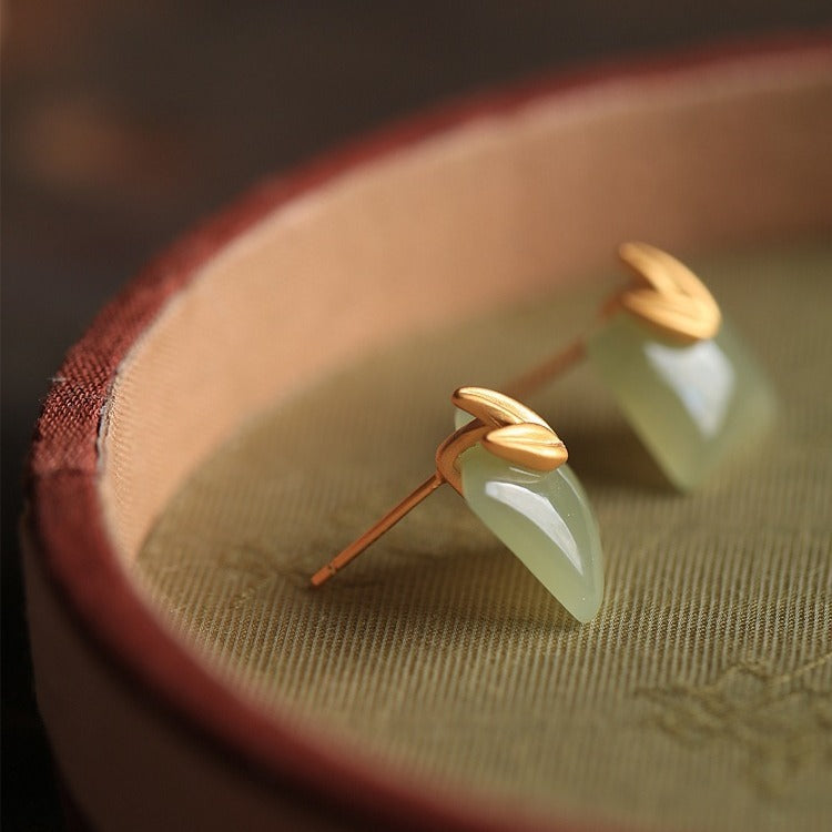 Romantic Gold Earring for Special Moments