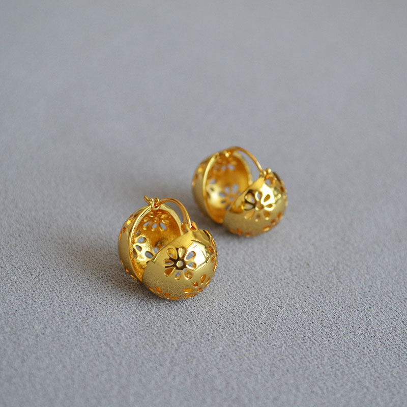 Charming Gold Earring for Any Occasion
