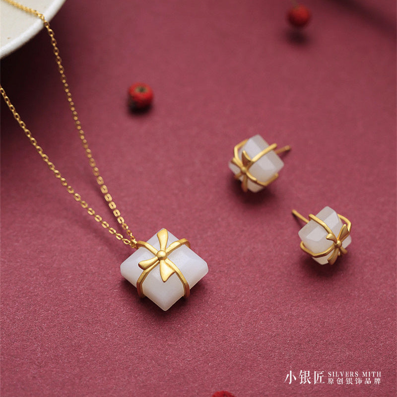 Romantic Gold Earring for Special Moments
