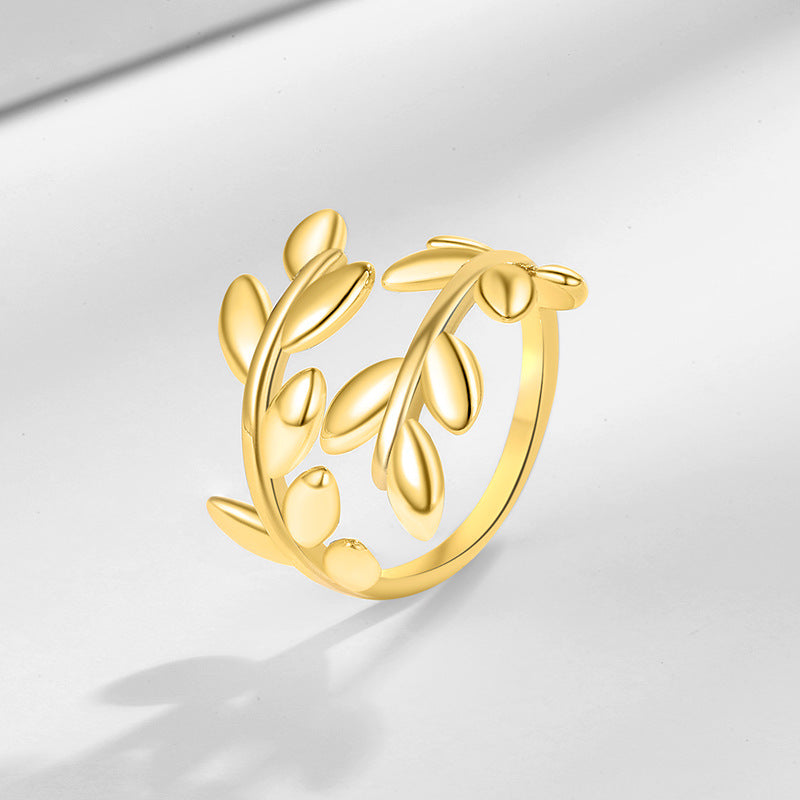 Classic Gold Ring with Timeless Appeal