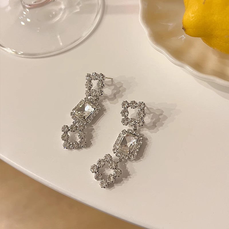 Charming Earring for Any Occasion