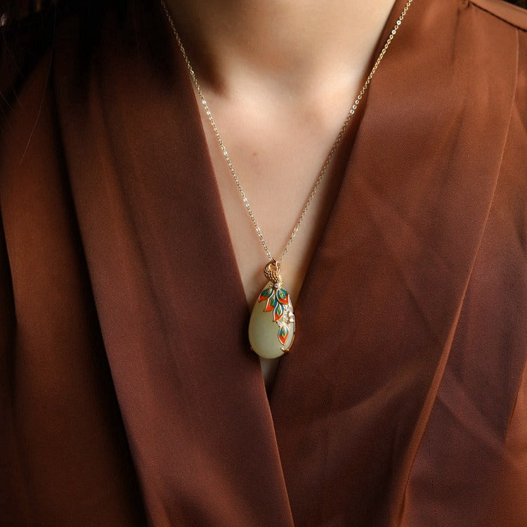 Stunning Silver Necklace for Daily Wear