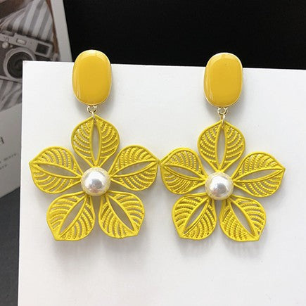 Charming Earring for Any Occasion