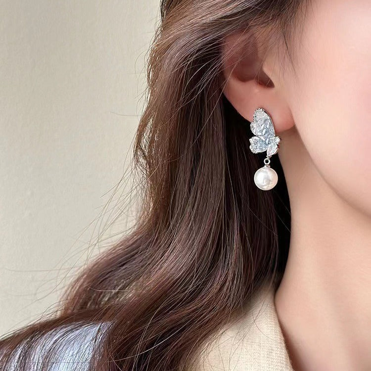 Stunning Pearl Earring for Daily Wear