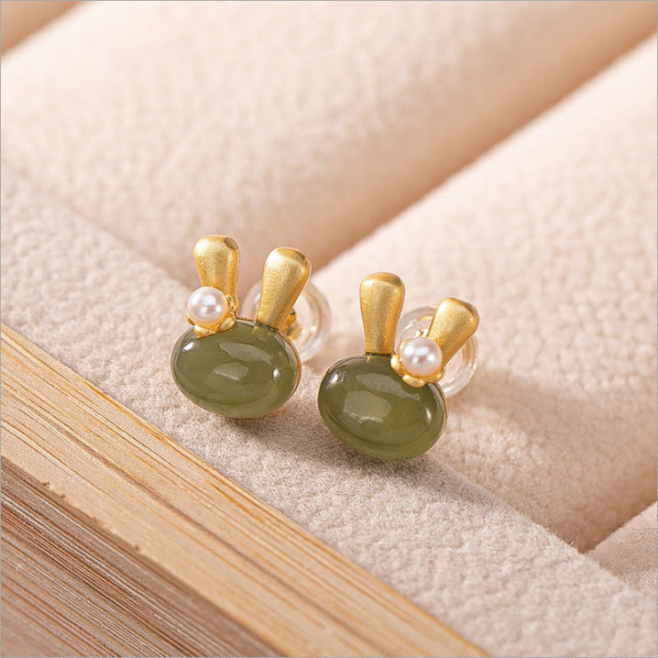 Classic Gold Earring with Timeless Appeal