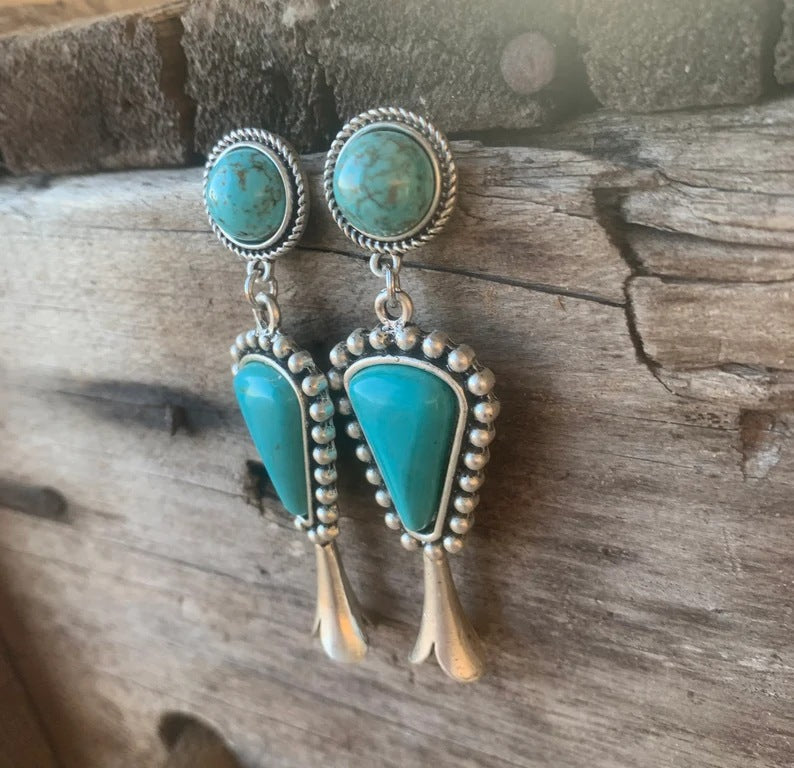 Charming Earring for Any Occasion