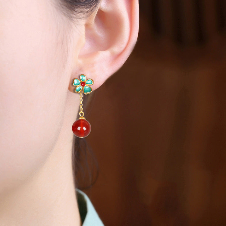 Charming Gold Earring for Any Occasion