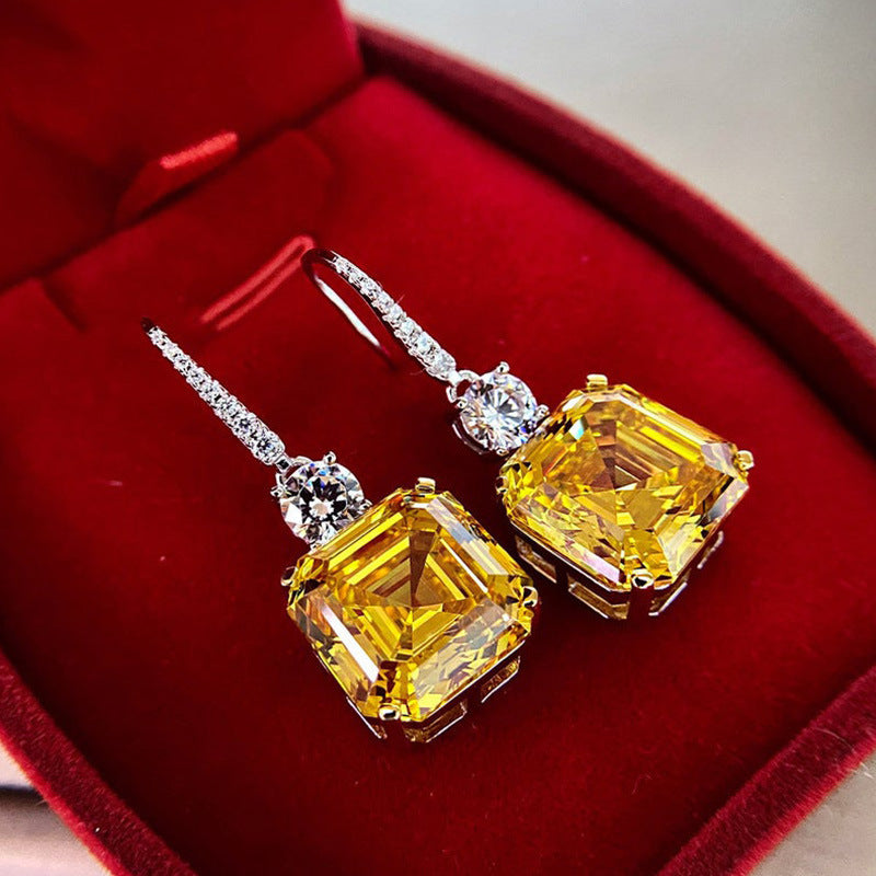 Charming Earring for Any Occasion