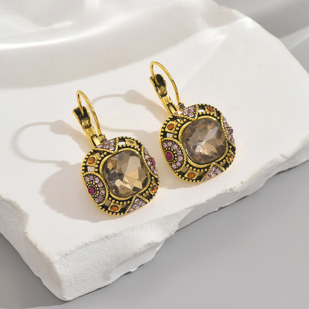 Charming Earring for Any Occasion