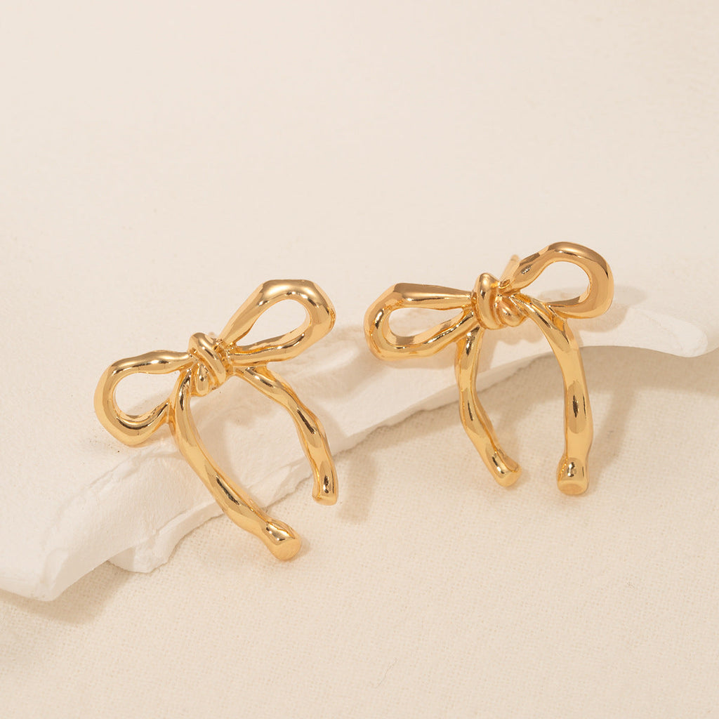 Romantic Gold Earring for Special Moments