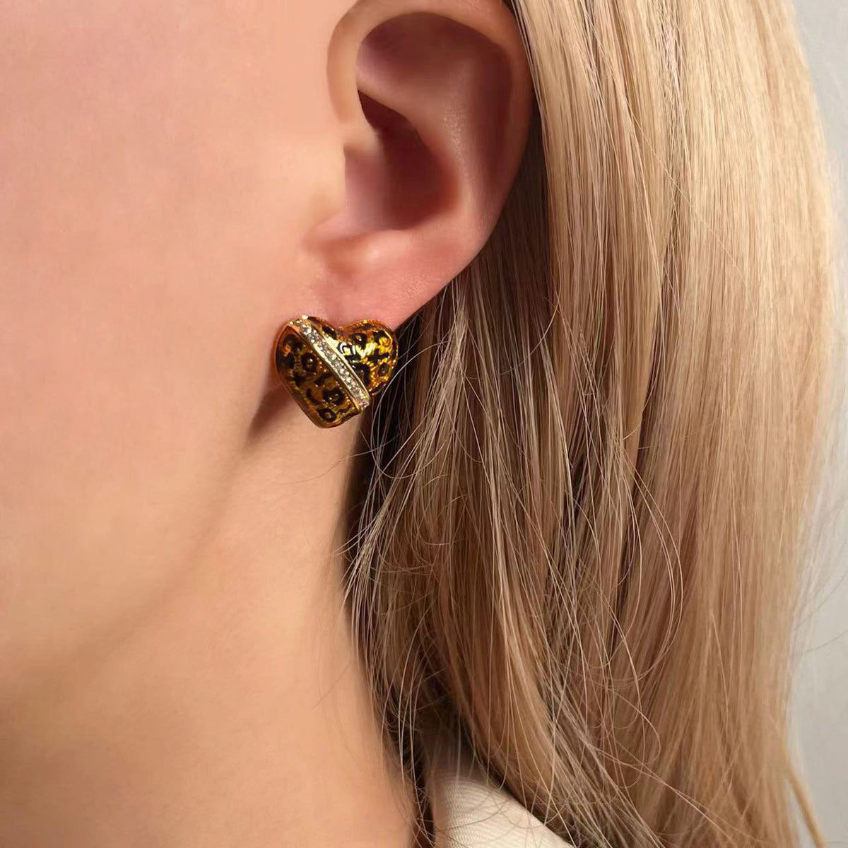 Charming Earring for Any Occasion