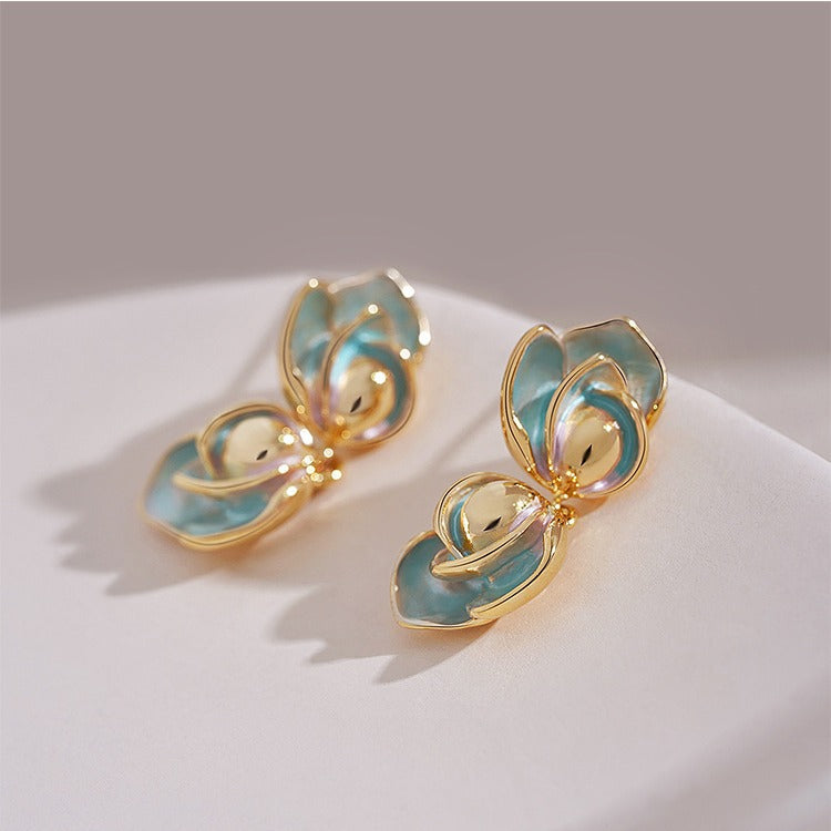 Charming Earring for Any Occasion