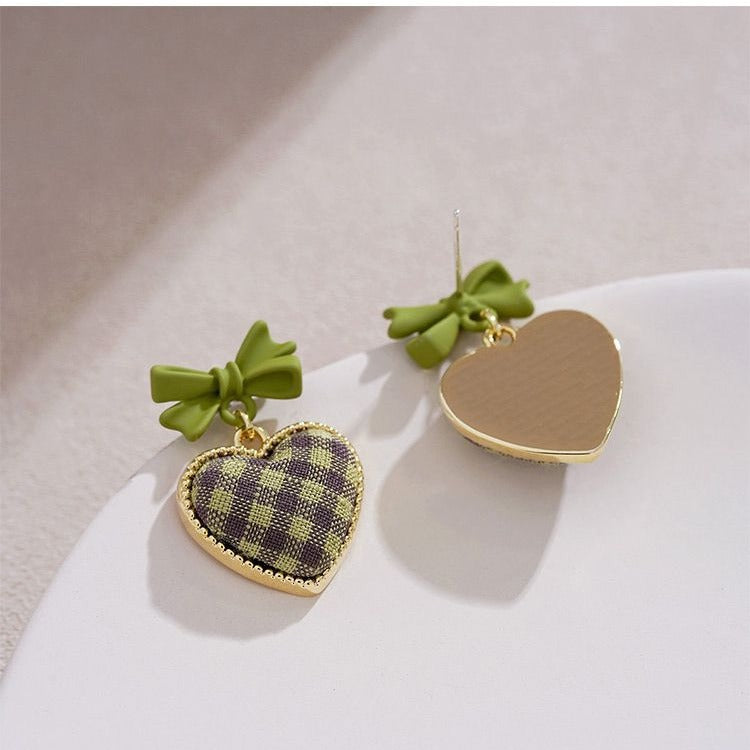 Charming Earring for Any Occasion
