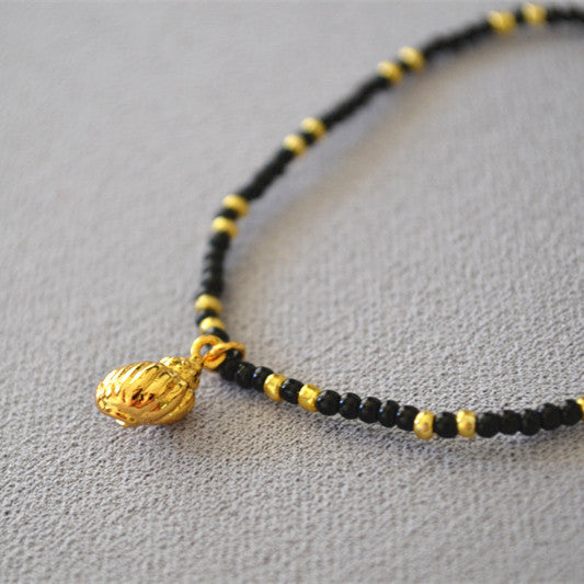Romantic Gold Bracelet for Special Moments