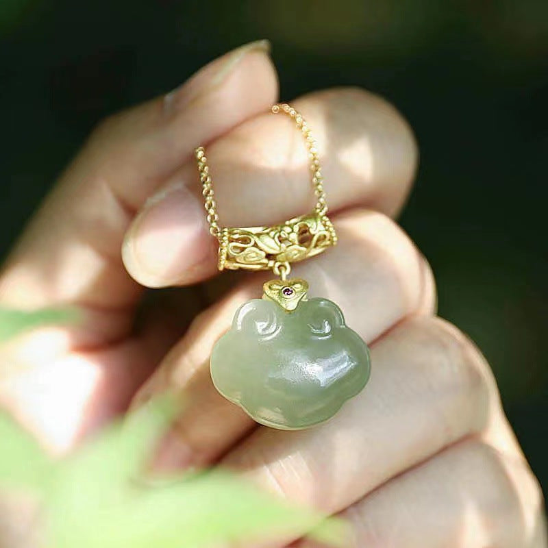 Romantic Gold Necklace for Special Moments