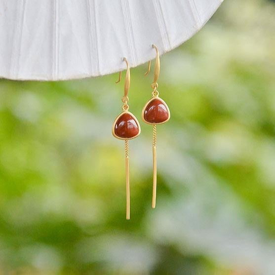Classic Gold Earring with Timeless Appeal
