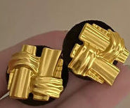 Elegant Gold Earring for Every Occasion