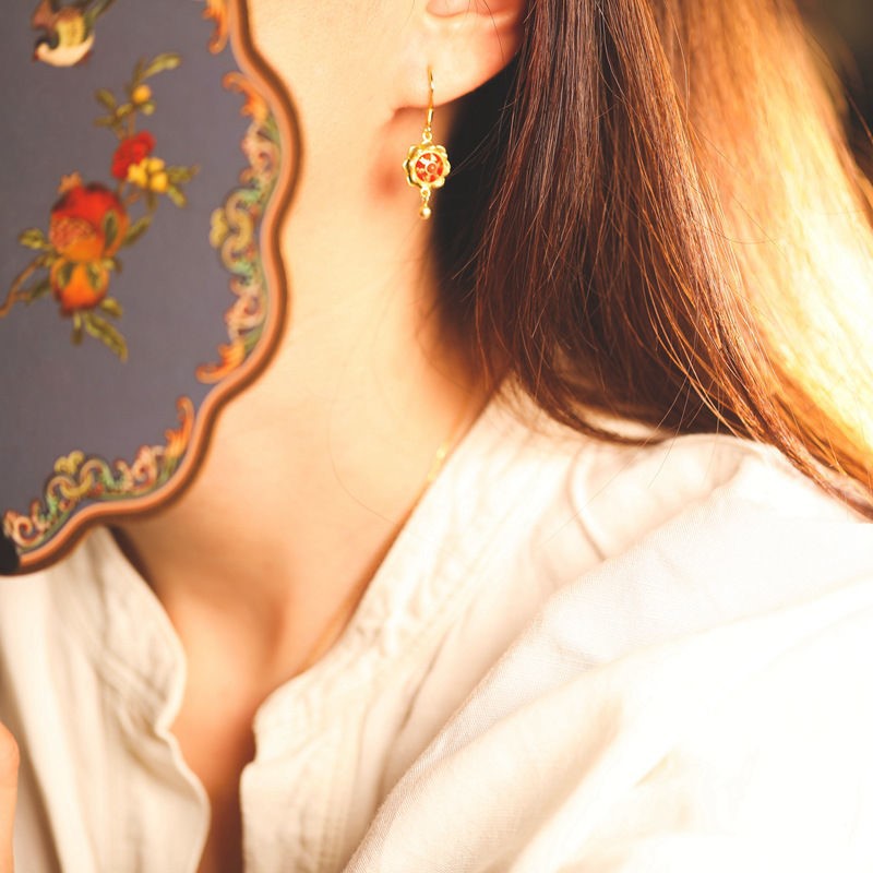 Beautiful Gold Earring with Unique Style