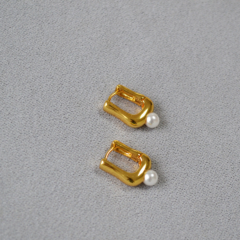 Charming Pearl Earring for Any Occasion