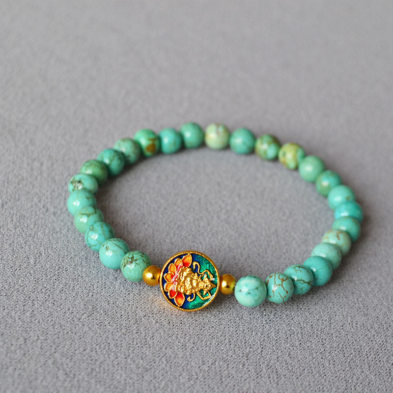 Classic Gold Bracelet with Timeless Appeal
