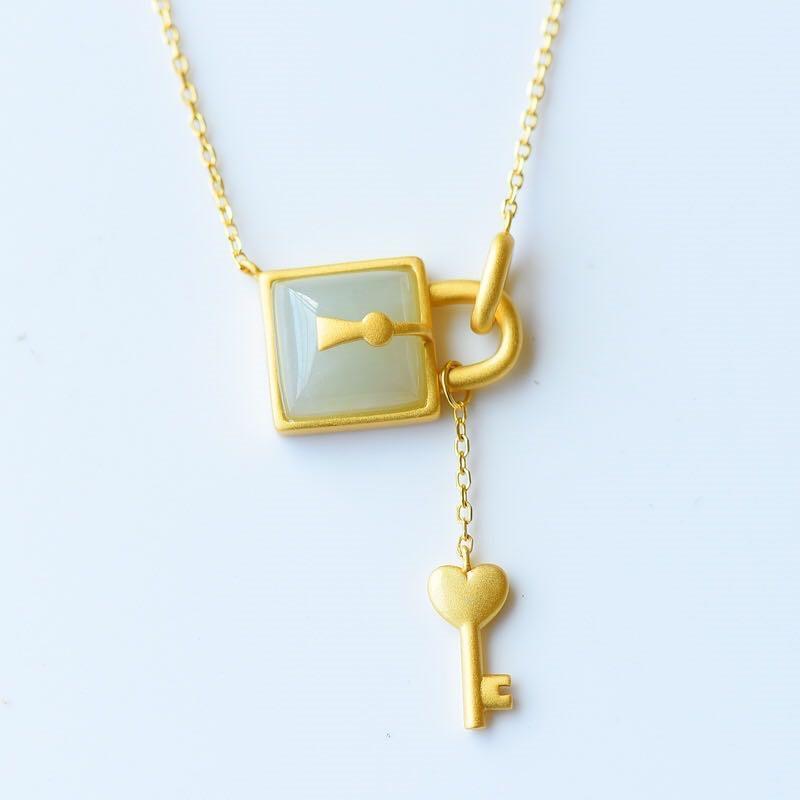 Stunning Gold Necklace for Daily Wear
