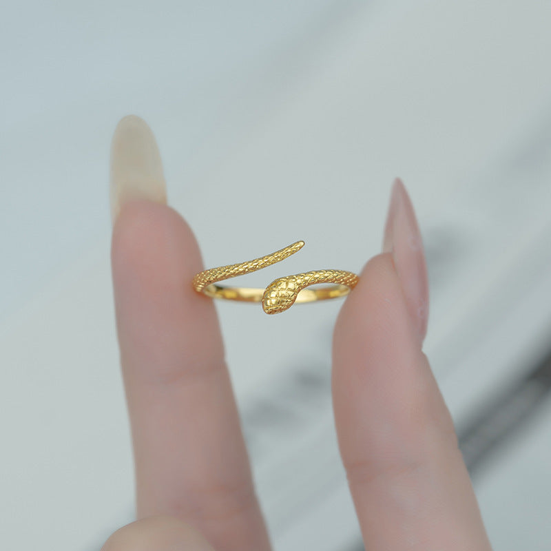 Charming Gold Ring for Any Occasion