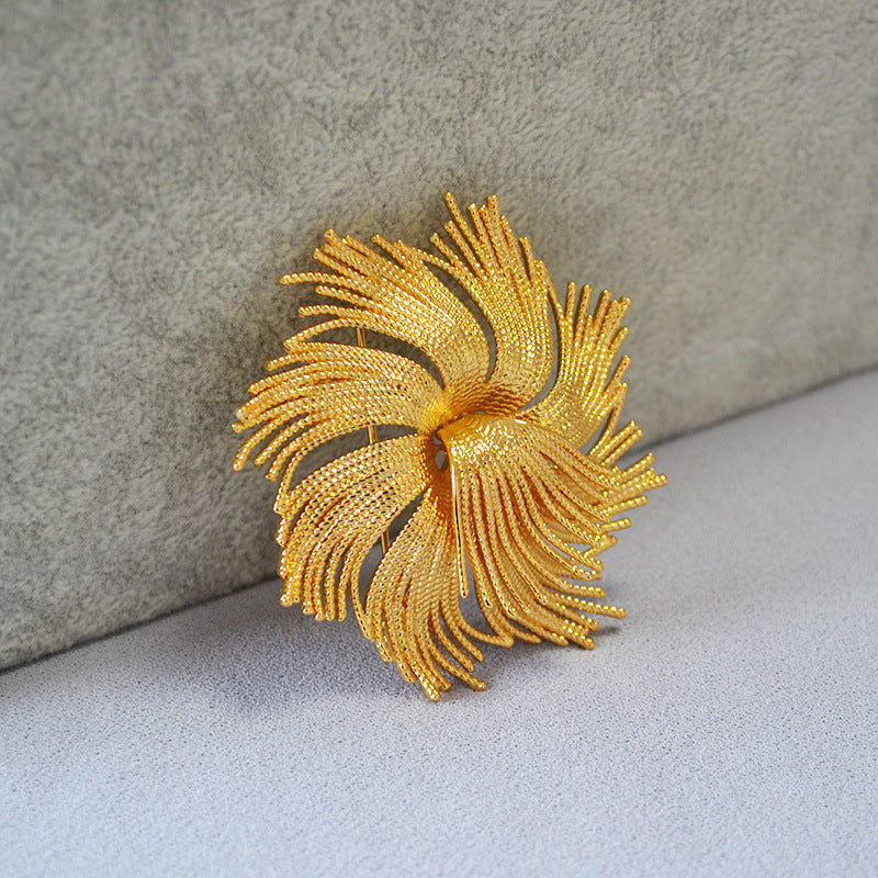 Classic Gold Ring with Timeless Appeal