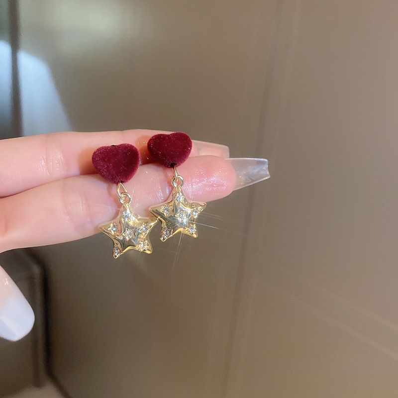 Elegant Gold Earring for Every Occasion