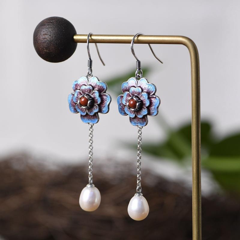 Elegant Silver Earring for Every Occasion